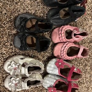 5 pair Robeez